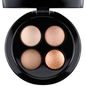 MAC mineralize eye shadow quad in Nano-nude